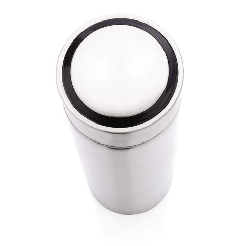 Houd koffie of thee lekker warm met deze roestvrijstalen vacuümfles met geborsteld metalen dop. De fles heeft een lekvrij schroefdop en maakt drinken van elke kant mogelijk. De brede opening maakt eenvoudige reiniging mogelijk. Capaciteit 450 ml. BPA-vrij.<br /><br />HoursHot: 5<br />HoursCold: 15