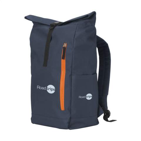 Sac à dos urbain robuste et pratique en polyester 600 D résistant avec une doublure en PVC imperméable et partiellement en nylon. Le sac à dos est muni d'une grande poche intérieure, d'une poche des deux côtés et d'une grande poche zippée à l'avant. L'arrière du sac est en mousse pour plus de confort. Bretelles rembourrées et réglables. Muni d'une boucle de transport. Avec fermeture enroulable et système pratique à cliquet. Le sac idéal pour un usage quotidien. Capacité env. 18 litres.