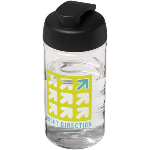 Bouteille de sport à simple paroi avec design intégré antidérapant pour les doigts. Bouteille fabriquée en PET reyclable. Dispose d’un couvercle anti-fuite avec dessus à bascule. Capacité de 500 ml. Couleurs à mélanger et à assortir pour créer la bouteille parfaite. Pour plus de couleurs, contactez le service clientèle. Fabriqué au Royaume-Uni. Emballée dans un sac en plastique PE recyclé. Sans BPA.