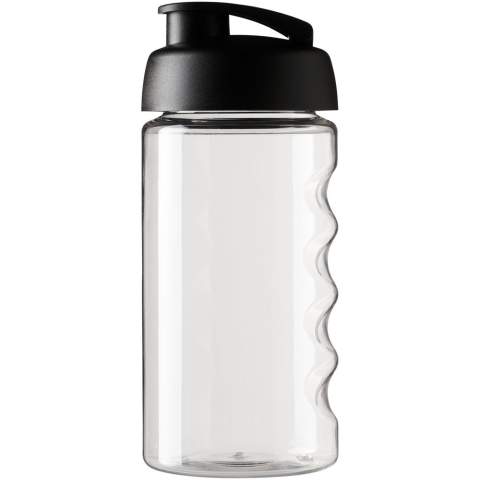 Bouteille de sport à simple paroi avec design intégré antidérapant pour les doigts. Bouteille fabriquée en PET reyclable. Dispose d’un couvercle anti-fuite avec dessus à bascule. Capacité de 500 ml. Couleurs à mélanger et à assortir pour créer la bouteille parfaite. Pour plus de couleurs, contactez le service clientèle. Fabriqué au Royaume-Uni. Emballée dans un sac en plastique PE recyclé. Sans BPA.