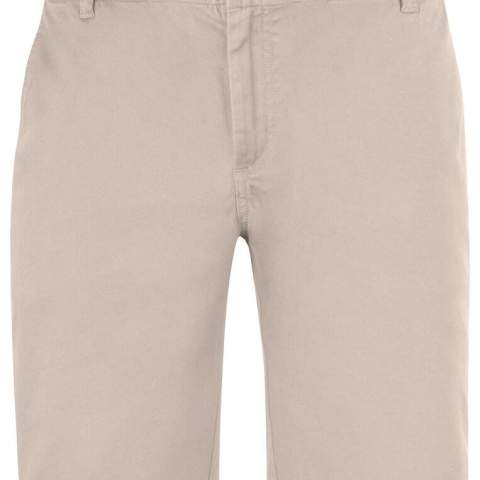 Moderne, comfortabele short in een aangenaam, zacht materiaal voor optimaal comfort en bewegingsvrijheid. De combinatie van katoen en elastaan ​​zorgt ervoor dat de shorts comfortabel zijn en de vorm niet verliezen. Opgestikte achterzakken. YKK-ritssluiting. De stof is nabehandeld met een enzyme wash, waardoor het materiaal voorgekrompen is en zacht aanvoelt.