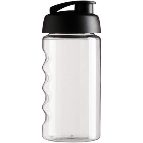 Bouteille de sport à simple paroi avec design intégré antidérapant pour les doigts. Bouteille fabriquée en PET reyclable. Dispose d’un couvercle anti-fuite avec dessus à bascule. Capacité de 500 ml. Couleurs à mélanger et à assortir pour créer la bouteille parfaite. Pour plus de couleurs, contactez le service clientèle. Fabriqué au Royaume-Uni. Emballée dans un sac en plastique PE recyclé. Sans BPA.
