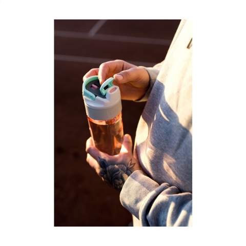 Nachhaltige Wasserflasche der Marke Kambukka® • aus klarem und geruchsneutralem Tritan™ Renew • hervorragende Qualität • BPA-frei • 3-in-1-Verschluss mit 2 Trinkpositionen; kurz drücken und schnell einen Schluck trinken oder ganz öffnen, um ohne Verschütten so bequem wie aus einem Becher zu trinken • dank Snapclean® leicht zu reinigen; entfernen Sie den inneren, spülmaschinenfesten Mechanismus in einer Bewegung. • Universalverschluss; passt auch auf andere Kambukka® Trinkflaschen • der Verschluss ist hitze- und spülmaschinenfest • praktischer Griff • 100% auslaufsicher • Fassungsvermögen: 500 ml.
LAGERBESTANDSINFORMATION: Bis zu 1.000 Stück innerhalb von 10 Arbeitstagen verfügbar. Ausnahmen vorbehalten.