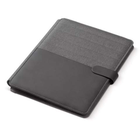 A4 portfolio with partial leatherette cover. Inside you will find many pockets and a 50-sheet notepad. This portfolio also contains a wireless charger that can be connected to a powerbank.