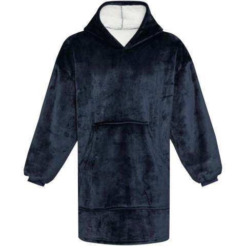 Le plaid à capuche Denali est confectionné en flanelle 100 % polyester GRS à l'extérieur et doublé de sherpa 100 % polyester GRS blanc cassé à l'intérieur. Le design oversize offre un confort optimal, idéal pour se prélasser sur le canapé ou camper à la belle étoile. Grâce à son design à capuche élégant et à sa poche avant pratique, ce plaid allie confort et style.