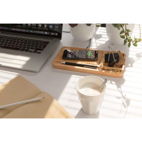 Het perfecte item voor op uw bureau of tafel! Met deze bamboe bureau-organizer kunt u uw bureau opgeruimd houden en uw telefoon opladen zonder kabels. Inclusief 150 cm micro USB-kabel om de lader op een stroombron aan te sluiten. 5W draadloos opladen. Draadloos opladen compatibel met alle QI-apparaten zoals Android nieuwste generatie, iPhone 8 en hoger Input: DC 5V/1.5A. Output: 5V/800mA.<br /><br />WirelessCharging: true