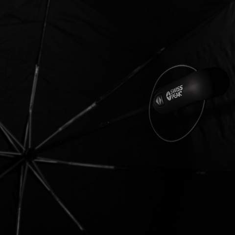 Parapluie tempête 27" de poche Swiss Peak Aware™ rPET Tornado est le parapluie parfait ! Compact mais s'il est déplié, il devient un parapluie assez grand pour 2 personnes. Fabriqué avec une armature en aluminium et des baleines en fibre de verre, parapluie à 3 sections et ouverture et fermeture automatique. La toile est fabriquée en rPET 190T. Avec le traceur AWARE™ qui valide l'utilisation authentique de matériaux recyclés. Cette toile de parapluie a permis d'économiser 7 litres d'eau, elle est fabriquée à partir de 11,7 bouteilles PET (500ml). 2% des recettes de chaque produit Impact vendu seront reversés à Water.org.<br /><br />UmbrellaMechanism: Ouvrir/Fermer automatiquement<br />IsStormproof: true