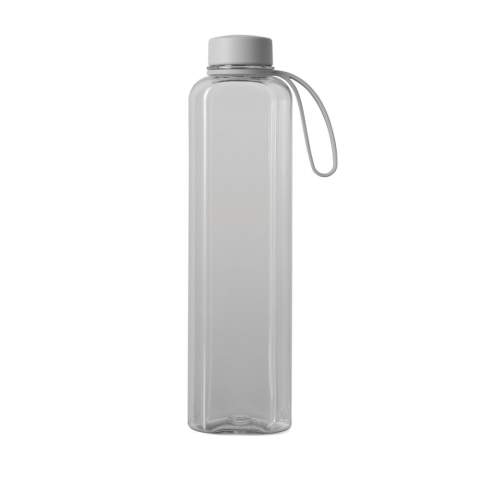 Stylische Wasserflasche mit praktischem Griff. Perfekt für jede Gelegenheit, egal ob im Büro oder im Fitnessstudio. Die Flasche verfügt über ein einzigartiges, schlankes und flaches Design, das ihr nicht nur ein modernes und elegantes Aussehen verleiht, sondern auch dafür sorgt, dass sie leicht in Taschen und Rucksäcke passt, ohne unnötig Platz zu beanspruchen. Hergestellt aus RCS (Recycled Claim Standard) recyceltem PET-Material.  Die RCS-Zertifizierung garantiert, dass die gesamte Lieferkette der recycelten Materialien zertifiziert ist. Der Gesamtanteil an recyceltem Material basiert auf dem Gesamtgewicht des Produkts. Dieses Produkt enthält 85 % RCS-zertifiziertes recyceltes PET. Nur für kalte Getränke geeignet. Nur Handwäsche. Inhalt: 550ml