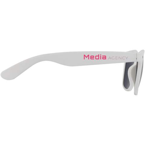 These sustainable retro-designed sunglasses are the ideal promotional giveaway during summer festivals, events, or other sunny outdoor activities. The sunglasses are lightweight and comfortable to wear, and they are manufactured from recycled plastic for a more sustainable choice. Conforms to EN ISO 12312-1 and has UV400 lenses which are rated as category 3, making it the perfect choice for protection against bright sunlight.