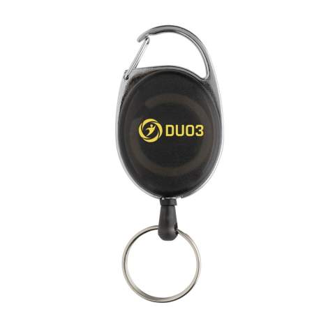 Porte-clés en ABS recyclé RCS et alliage de zinc. Avec un cordon de 60 cm pour attacher le badge pour un accès facile. Avec un mousqueton pour l'attacher à un sac ou à un vêtement. Contenu recyclé total : 34% sur la base du poids total de l'article. La certification RCS garantit une chaîne d'approvisionnement entièrement certifiée pour les matériaux recyclés. Emballé dans un sachet en papier.