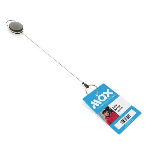 Porte-clés en ABS recyclé RCS et alliage de zinc. Avec un cordon de 60 cm pour attacher le badge pour un accès facile. Avec un mousqueton pour l'attacher à un sac ou à un vêtement. Contenu recyclé total : 34% sur la base du poids total de l'article. La certification RCS garantit une chaîne d'approvisionnement entièrement certifiée pour les matériaux recyclés. Emballé dans un sachet en papier.