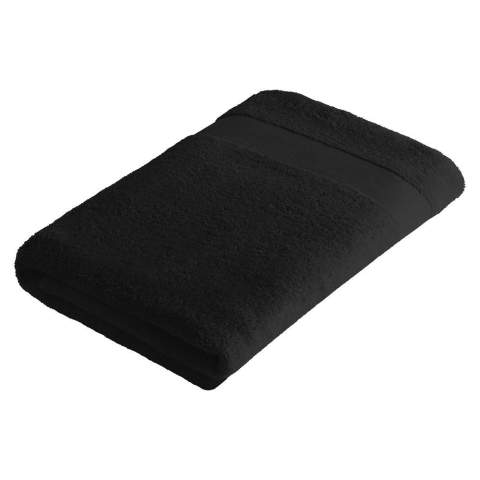 With these sturdy towels, your bathroom will be a colourful
paradise. Compose fun, matching sets and you can choose from the wide range of colours available. Made from ringspun and therefore even fluffier and more durable than all other towels. Comes with two bands of 6 cm each.