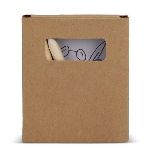 Un ensemble créatif complet, incluant 6 crayons de couleur, un taille-crayon, un livre de coloriage, le tout emballé dans une boîte en papier kraft. Parfait pour les voyages, il offre des heures de divertissement dans un kit compact et durable. L'impression numérique écologique, respectueuse de l'environnement, constitue un cadeau idéal pour les artistes de tous âges.