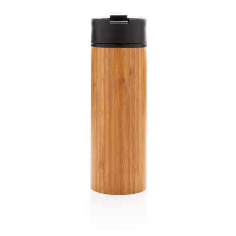 This perfect everyday mug is strong enough for hiking and sleek enough for in the office. The bamboo gives a timeless look and comfortable grip. With 1 handed drinking and lockable leakproof lid.  304 stainless steel outside wall and 201 stainless steel inside. Keep your drinks hot for up to 5h and cold for up to 15h with this vacuum insulated mug. Content: 450 ml. Registered design®<br /><br />HoursHot: 5<br />HoursCold: 15