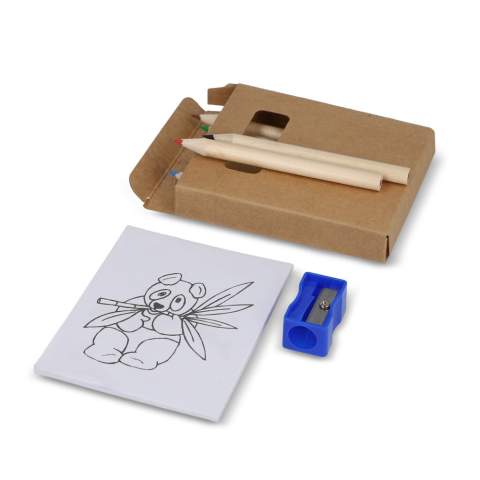 Un ensemble créatif complet, incluant 6 crayons de couleur, un taille-crayon, un livre de coloriage, le tout emballé dans une boîte en papier kraft. Parfait pour les voyages, il offre des heures de divertissement dans un kit compact et durable. L'impression numérique écologique, respectueuse de l'environnement, constitue un cadeau idéal pour les artistes de tous âges.