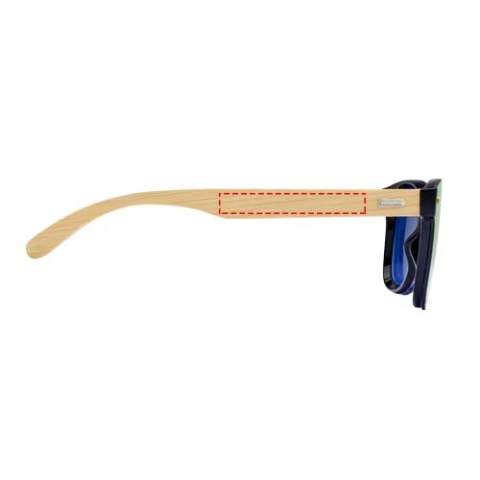 Stylische Sonnenbrille mit farbigen Gläsern und Bambusbügeln. Die UV-400-Gläser schützen vor schädlichen ultravioletten Strahlen. Erfüllt die europäische Sicherheitsnorm EN12312-1. 