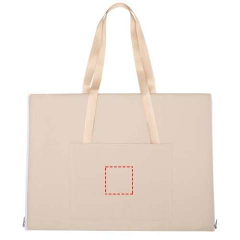 Geniet comfortabel van het buitenleven met de Laytote picknickdeken, gemaakt van 600D polyesterstof met een PVC-coating. Dit hoogwaardige materiaal biedt uitstekende waterbestendigheid, duurzaamheid en is gemakkelijk te reinigen. Het weefontwerp zorgt voor een strakke en stijlvolle look, perfect voor elke buitenomgeving. De deken is netjes op te vouwen met een rits, heeft twee zakken voor kleine spullen en handige handgrepen om gemakkelijk mee te nemen. Afmetingen: 100 x 145 cm.