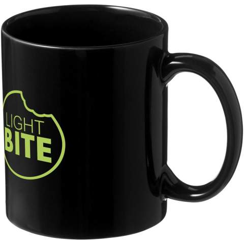 Avec son design classique, le mug Santos est un élément qui attire l'attention dans n'importe quelle maison ou bureau. Ce mug est disponible en plusieurs couleurs et offre suffisamment d'espace pour imprimer un logo ou un message. Il peut contenir jusqu'à 330 ml de boissons chaudes, et le matériau en céramique garantit sa résistance à la chaleur. Le mug Santos (y compris l'impression) peut être mis au lave-vaisselle conformément à la norme EN12875-1 pour au moins 125 lavages. 