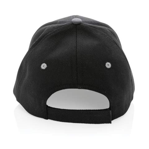 Kein Greenwashing! Erzählen Sie die wahre Geschichte über Nachhaltigkeit! Diese 6 Panel Kontrast-Cap mit gebogenem Schirm wurde aus recyceltem 280gr Brushed Cotton ( 60% rCotton & 40% rPET) hergestellt und mit AWARE™ Tracer versetzt. Mit AWARE™ wird die Verwendung von echten recycelten Gewebematerialien sowie die Angaben zur Wasserreduzierung durch disruptive physische Tracer und Blockchain-Technologie garantiert. Sparen Sie Wasser und verwenden Sie echte recycelte Stoffe. Mit dieser Kappe sparen Sie bereits 250 Liter Wasser. Die Kappe hat eine dunkel-graue Einfassung und einen Klettverschluß. Weiterhin werden 2% des Erlöses jedes verkauften Impact-Produkts an Water.org gespendet. Die Wassereinsparungen basieren auf Zahlen im Vergleich zu herkömmlichen Fasern. Diese berechnete Angabe basiert auf zuverlässigen Ökobilanzdaten, die von Textile Exchange in ihren Material Snapshots 2016 veröffentlicht wurden.