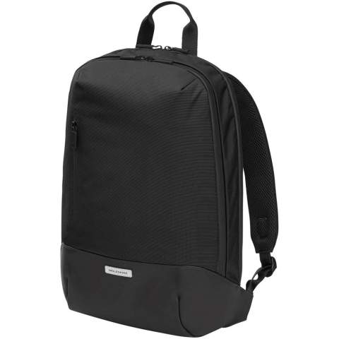 Der Metro Rucksack ist ideal für den mobilen Arbeitsplatz. Er hat ein klares, modernes Design und verfügt dennoch über viele nützliche Funktionen. Er bietet 2 Fächer für einen Laptop und persönliche Gegenstände, eine atmungsaktive Netzrückseite für angenehmen Tragekomfort unterwegs und verstellbare Rucksackgurte. Er ist zudem mit einer Reißverschlusstasche auf der Vorderseite ausgestattet. Außerdem verfügt er über mehrere Innenfächer. Ein Notizbbuchfach, ein sicheres Reißverschlussfach und einen Organizer mit 2 Stiftschlaufen und einem Visitenkartenfach. Ein elektronisches Gerät bis 15" kann ebenfalls sicher verstaut werden. 