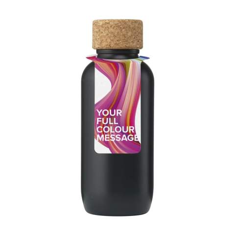 Lightweight water bottle from the EcoBottle brand. This bottle is made from 98% sugar cane bio mass waste. The screw cap is made from natural Portuguese cork. Designed and produced in Sweden using mainly renewable energy. This is a particularly stylish bottle due to its basic design. Perfect for a striking promotion. Ideal for the office, in the gym or on the go. 100% plant-based. Food Approved. Not dishwasher-safe. Capacity 650 ml. Made in Sweden.