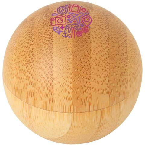 Lip balm with vanilla aroma for keeping lips moist and protected from the sun (SPF15). The outer shell is made of bamboo, a good choice for individuals and businesses who opt for a more sustainable option.