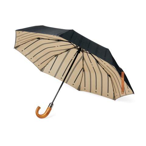 Parapluie 21 pouces en rPET 190T à double couche offre une protection suffisante contre la pluie, tandis que la belle doublure intérieure ajoute une touche d'élégance. Les baleines et le manche sont en fibre de verre, assurant la durabilité. La poignée du parapluie est en bois composite. Le parapluie dispose également d'une ouverture automatique pour plus de commodité et d'une option de fermeture manuelle. La pochette de rangement en tissu assorti. Dispose de la technologie de traceur AWARE™, validant l'utilisation authentique de matériaux recyclés, soulignant notre engagement envers un approvisionnement responsable. Emballage en kraft certifiés FSC®.<br /><br />UmbrellaMechanism: Ouvrir/Fermer automatiquement