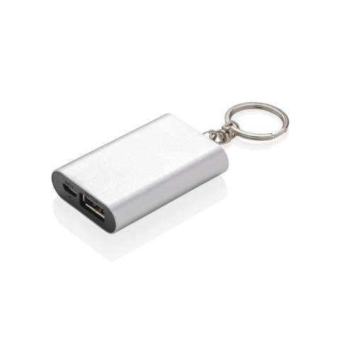 Kompakte 1.000 mAh Lithiumbatterie im leichten Aluminiumgehäuse mit Schlüsselanhänger. Die Notfallbatterie lädt das Telefon bis zu 50% auf. Mit dem USB Ausgang 5V/1A können Sie jedes Mobiltelefon mit der Batterie verbinden (Input 5V/1A). Inklusive Micro-USB Ladekabel<br /><br />PowerbankCapacity: 1000