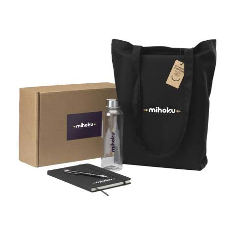 Un coffret cadeau parfait pour de nombreuses occasions différentes. Quelle que soit la célébration : accueillir un nouveau collègue, offrir un cadeau de fin d'année, témoigner votre appréciation aux collaborateurs, ou tout simplement renforcer vos relations professionnelles, vous laisserez un souvenir impérissable avec ce coffret cadeau. Dans ce coffret, vous trouverez les éléments suivants : • 4156.98 Recycled Canvas Bag Colour • 2326.01 Senga RPET Bottle 500 ml • 5810.98 Porta RPET Notebook A5 • 2317.9820 Ebony Recycled Alu.  Personnalisez ce coffret en imprimant un nom, une citation ou un logo sur chaque produit. Ces produits sont livrés sous forme de coffret dans une boîte cadeau kraft.