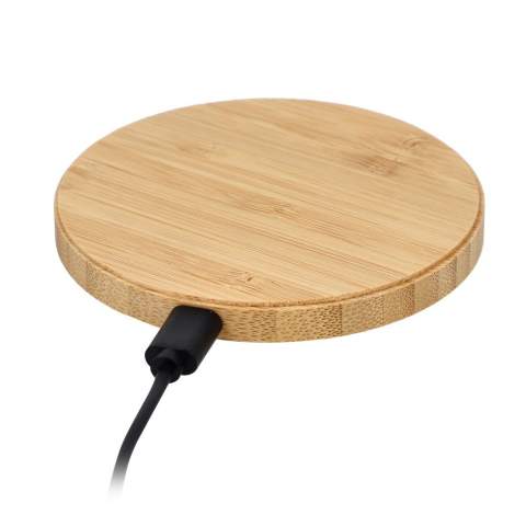 Ce chargeur sans fil en bambou durable prend en charge la charge rapide avec une puissance de sortie de 15 W pour votre téléphone. Avec des protections contre les surcharges, les décharges excessives, les courts-circuits et les surtensions, il garantit une charge en toute sécurité.
