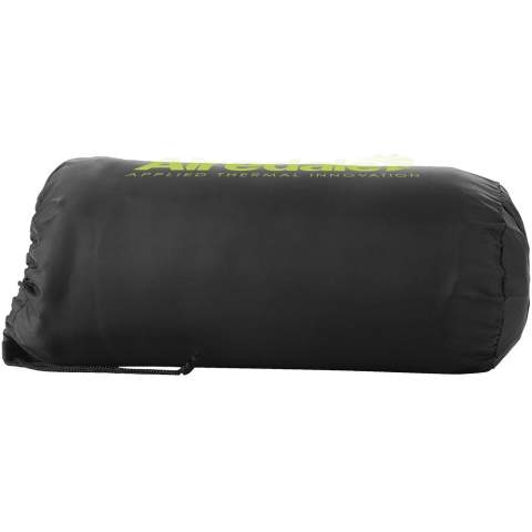 Iemand een  knuffel sturen is eenvoudig met de Huggy plaid deken van 150 x 120 cm. De eenkleurige plaid deken is gemaakt van 100% polar fleece 200 g/m², een zacht en comfortabel materiaal dat snel voor de nodige warmte zorgt en de lichaamswarmte vasthoudt. Rol de deken op en stop hem in het handige zakje met trekkoordsluiting om hem gemakkelijk op te bergen zonder veel ruimte te verliezen.    
 