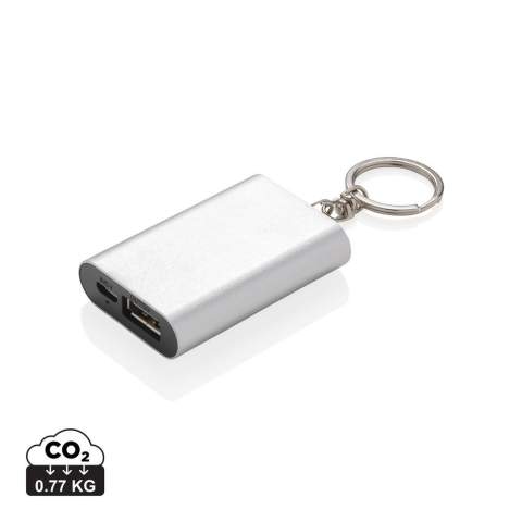 Kompakte 1.000 mAh Lithiumbatterie im leichten Aluminiumgehäuse mit Schlüsselanhänger. Die Notfallbatterie lädt das Telefon bis zu 50% auf. Mit dem USB Ausgang 5V/1A können Sie jedes Mobiltelefon mit der Batterie verbinden (Input 5V/1A). Inklusive Micro-USB Ladekabel<br /><br />PowerbankCapacity: 1000