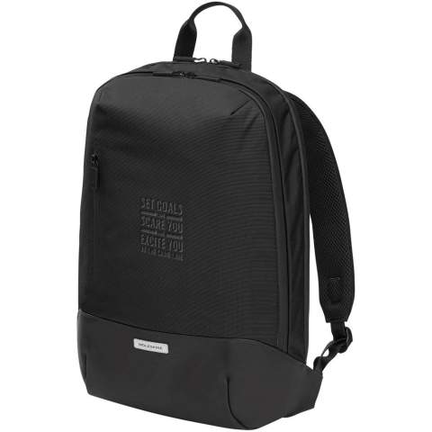 Der Metro Rucksack ist ideal für den mobilen Arbeitsplatz. Er hat ein klares, modernes Design und verfügt dennoch über viele nützliche Funktionen. Er bietet 2 Fächer für einen Laptop und persönliche Gegenstände, eine atmungsaktive Netzrückseite für angenehmen Tragekomfort unterwegs und verstellbare Rucksackgurte. Er ist zudem mit einer Reißverschlusstasche auf der Vorderseite ausgestattet. Außerdem verfügt er über mehrere Innenfächer. Ein Notizbbuchfach, ein sicheres Reißverschlussfach und einen Organizer mit 2 Stiftschlaufen und einem Visitenkartenfach. Ein elektronisches Gerät bis 15" kann ebenfalls sicher verstaut werden. 