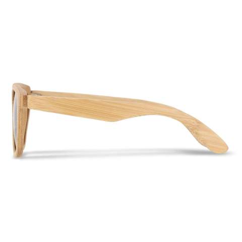 L'écologie rencontre le style avec ces lunettes de soleil en bambou. La monture en bois naturel offre une sensation de légèreté et un design tendance et intemporel. Dotées de verres UV400 pour une protection solaire supérieure, ces lunettes de soleil sont l'alliance parfaite du développement durable et de la mode.