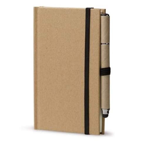 Notitieboek met kartonnen omslag in A6 formaat met elastiek en 160 gelinieerde crèmekleurige pagina's. Inclusief kartonnen styluspen.