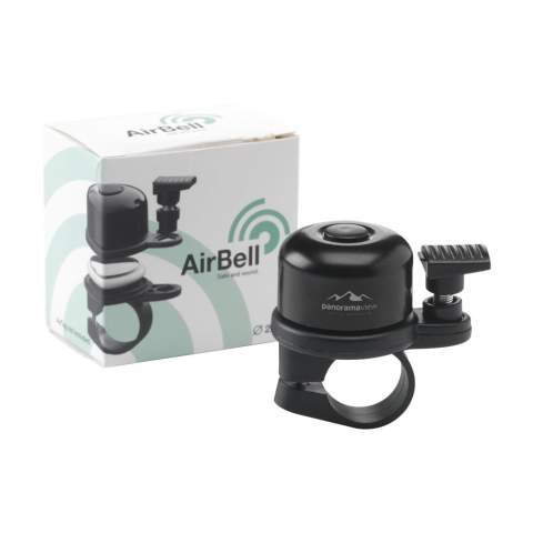 Slimme AirBell fietsbel van hard kunststof met houder voor een AirTag (niet inbegrepen), zodat je je fiets altijd terugvindt. Via het 'Find my'-netwerk weet je precies waar je fiets, e-scooter of e-bike zich bevindt. Geschikt voor sturen met een diameter van 22 mm, de standaardmaat voor de meeste fietsen, e-bikes en kinderfietsen. Het ontwerp is eenvoudig en strak. Het unieke mechanisme is in heel Europa beschermd met een geregistreerd ontwerp. Wordt geleverd inclusief en schroevendraaier voor eenvoudige montage en het openen van de AirBell. Made in Europe.