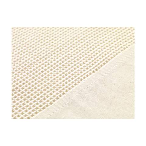 WoW! Reusable fruit and vegetable bag made from 100% organic cotton (120 g/m²). Mesh cotton on the front and plain cotton on the back with a handy drawstring closure. Using this bag helps to reduce the number of one-use plastic bags in circulation. GOTS-certified. Capacity approx. 1.5 litres
