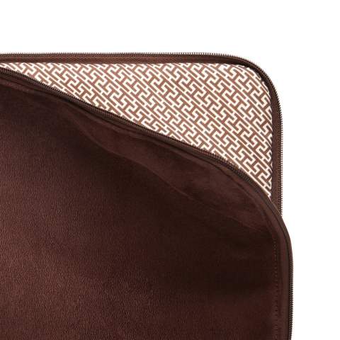A smart padded computer case for a 16" laptop. This versatile case is ideal for carrying your computer safely and stylishly no matter the occasion. The high quality design includes a smooth fit for ease of use, supple PU and subtle metal details with a brass finish. The slim and elegant design fits easily into your bag or suitcase. Business travel has never been more stylish!Suitable for computers with an overall size of 17 inches. Please note that the dimensions of the display are not the same as the dimensions of the entire computer.<br /><br />FitsLaptopTabletSizeInches: 16.0