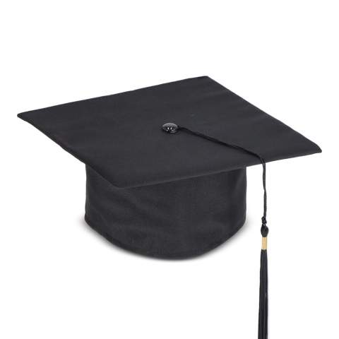 Célébrez vos réussites avec cette casquette de diplômé, conçue pour un ajustement confortable et offrant un espace pour des impressions personnalisées, idéale pour le lancer emblématique.