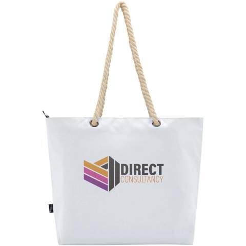 The Panama cooler tote bag is made from GRS certified recycled polyester, and features a large zipped main compartment, and high-quality aluminium foil and cotton cord handles. Suitable for various activities such as grocery shopping or for a day at the beach or in the park. Volume capacity: 23 litres. Resistance up to 10 kg weight. PVC free.