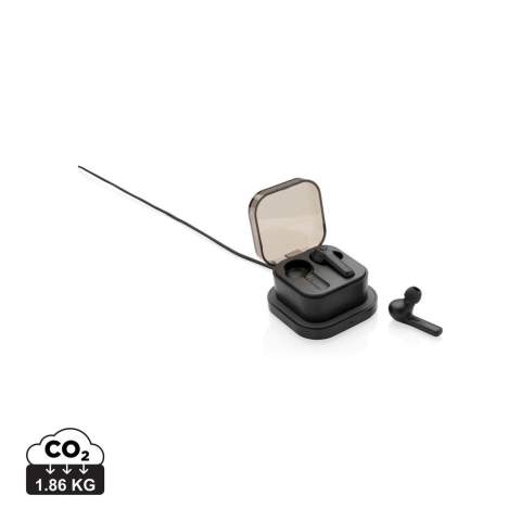 Ultieme vrijheid tijdens het luisteren naar je favoriete muziek met deze true wireless oordopjes. Combineer gewoon beide ABS-oordopjes om in stereo naar je muziek te luisteren en oproepen te beantwoorden (mono). De oordopjes worden geleverd in een stijlvolle oplaadbehuizing die draadloos kan worden opgeladen via de meegeleverde 5W draadloze oplader. Deze oplader kan ook worden gebruikt om uw mobiele telefoon op te laden. De draadloze oplader is compatibel met alle QI-compatibele apparaten, zoals de nieuwste generatie Android, iPhone 8 en hoger. Inclusief microkabel van 150 cm. De oordopjes gebruiken BT 5.0 voor een soepele verbinding en hebben een batterij van 50 mAh die een speelduur van u tot 3 uur mogelijk maakt en in 2 uur opnieuw kan worden opgeladen in het oplaadetui. De draadloze afstand is maximaal 10 meter. Inclusief oordopjes van verschillende grootte. Input 5V / 1A Draadloze output: 5V / 1A.<br /><br />HasBluetooth: True<br />WirelessCharging: true
