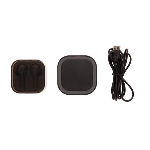 Ultieme vrijheid tijdens het luisteren naar je favoriete muziek met deze true wireless oordopjes. Combineer gewoon beide ABS-oordopjes om in stereo naar je muziek te luisteren en oproepen te beantwoorden (mono). De oordopjes worden geleverd in een stijlvolle oplaadbehuizing die draadloos kan worden opgeladen via de meegeleverde 5W draadloze oplader. Deze oplader kan ook worden gebruikt om uw mobiele telefoon op te laden. De draadloze oplader is compatibel met alle QI-compatibele apparaten, zoals de nieuwste generatie Android, iPhone 8 en hoger. Inclusief microkabel van 150 cm. De oordopjes gebruiken BT 5.0 voor een soepele verbinding en hebben een batterij van 50 mAh die een speelduur van u tot 3 uur mogelijk maakt en in 2 uur opnieuw kan worden opgeladen in het oplaadetui. De draadloze afstand is maximaal 10 meter. Inclusief oordopjes van verschillende grootte. Input 5V / 1A Draadloze output: 5V / 1A.<br /><br />HasBluetooth: True<br />WirelessCharging: true