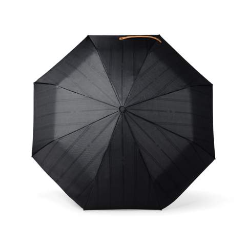 Parapluie 21 pouces en rPET 190T à double couche offre une protection suffisante contre la pluie, tandis que la belle doublure intérieure ajoute une touche d'élégance. Les baleines et le manche sont en fibre de verre, assurant la durabilité. La poignée du parapluie est en bois composite. Le parapluie dispose également d'une ouverture automatique pour plus de commodité et d'une option de fermeture manuelle. La pochette de rangement en tissu assorti. Dispose de la technologie de traceur AWARE™, validant l'utilisation authentique de matériaux recyclés, soulignant notre engagement envers un approvisionnement responsable. Emballage en kraft certifiés FSC®.<br /><br />UmbrellaMechanism: Ouvrir/Fermer automatiquement