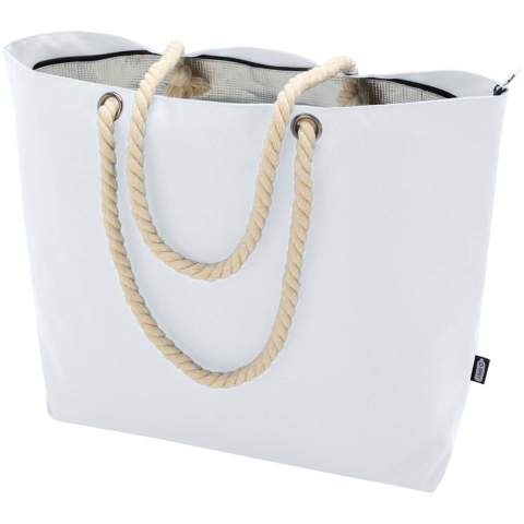 The Panama cooler tote bag is made from GRS certified recycled polyester, and features a large zipped main compartment, and high-quality aluminium foil and cotton cord handles. Suitable for various activities such as grocery shopping or for a day at the beach or in the park. Volume capacity: 23 litres. Resistance up to 10 kg weight. PVC free.
