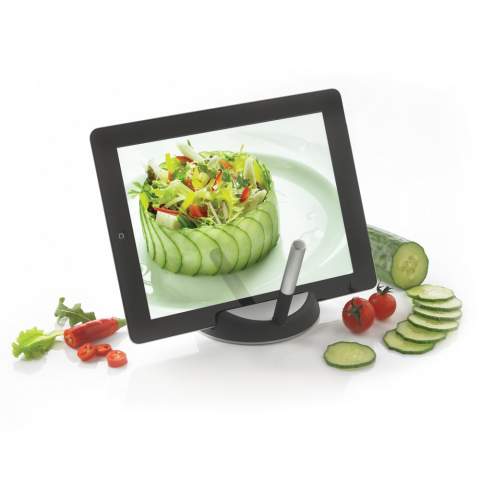 Chef is de ideale standaard voor alle creatieve koks. De robuuste touch pen maakt het makkelijk om in de keuken om te gaan met uw tablet zonder dat uw scherm vies wordt. Geregistreerd ontwerp®