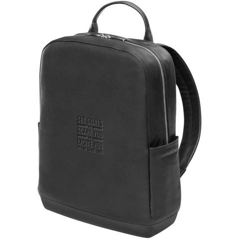 Der Classic Lederrucksack hat einen modernen und urbanen Stil. Er verfügt über ein Hauptfach für persönliche Gegenstände, zwei leicht zugängliche Seitentaschen und mehrere Innenfächer. Ein Notizbuchfach, ein sicheres Reißverschlussfach und einen Organizer mit 2 Stiftschlaufen und einem Visitenkartenfach. Ein elektronisches Gerät bis 15" kann ebenfalls sicher verstaut werden. 