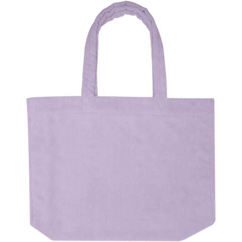 Weich, stilvoll und mühelos vielseitig – die Siam Tragetasche aus Frottee ist der perfekte Sommerbegleiter. Aus plüschigem, GRS-zertifiziertem Frottee (88 % recyceltes Polyester, 12 % Polyamid) bietet sie ein kuscheliges und dennoch leichtes Tragegefühl, ideal für Ausflüge bei warmem Wetter. Entworfen mit einem 27 cm langen Klappgriff für einfaches Tragen und einem großzügigen Fassungsvermögen von 13 Litern, ist diese Tragetasche sowohl praktisch als auch stilvoll. Ob am Strand, beim Stadtbummel oder beim Einkaufen, die Siam Tragetasche aus Frottee verleiht jedem Look einen lässigen und doch raffinierten Touch.