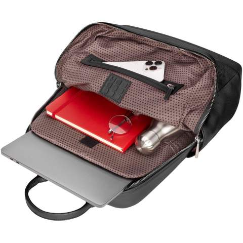 Der Classic Lederrucksack hat einen modernen und urbanen Stil. Er verfügt über ein Hauptfach für persönliche Gegenstände, zwei leicht zugängliche Seitentaschen und mehrere Innenfächer. Ein Notizbuchfach, ein sicheres Reißverschlussfach und einen Organizer mit 2 Stiftschlaufen und einem Visitenkartenfach. Ein elektronisches Gerät bis 15" kann ebenfalls sicher verstaut werden. 