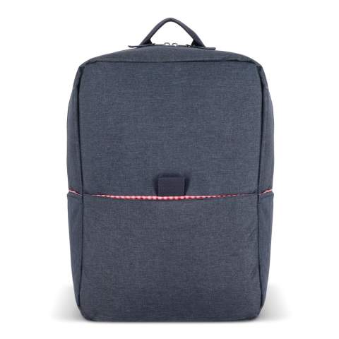 Sac à dos élégant en R-PET avec effet chiné. Ce sac isotherme garde vos aliments et boissons au frais pour votre pique-nique. La doublure à carreaux lisse est facile à nettoyer et donne une petite touche sympa à ce sac à dos moderne. Le sac est équipé d'un compartiment spécial pour bouteille de vin.