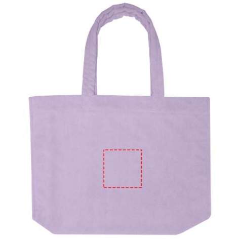 Weich, stilvoll und mühelos vielseitig – die Siam Tragetasche aus Frottee ist der perfekte Sommerbegleiter. Aus plüschigem, GRS-zertifiziertem Frottee (88 % recyceltes Polyester, 12 % Polyamid) bietet sie ein kuscheliges und dennoch leichtes Tragegefühl, ideal für Ausflüge bei warmem Wetter. Entworfen mit einem 27 cm langen Klappgriff für einfaches Tragen und einem großzügigen Fassungsvermögen von 13 Litern, ist diese Tragetasche sowohl praktisch als auch stilvoll. Ob am Strand, beim Stadtbummel oder beim Einkaufen, die Siam Tragetasche aus Frottee verleiht jedem Look einen lässigen und doch raffinierten Touch.